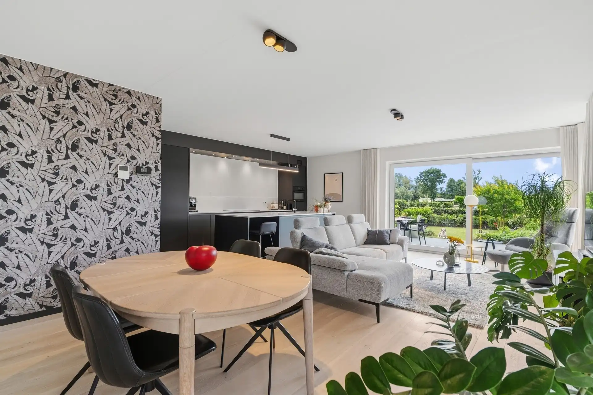 Recent, instapklaar gelijkvloers appartement met prachtige tuin en staanplaats te Berlare foto 4