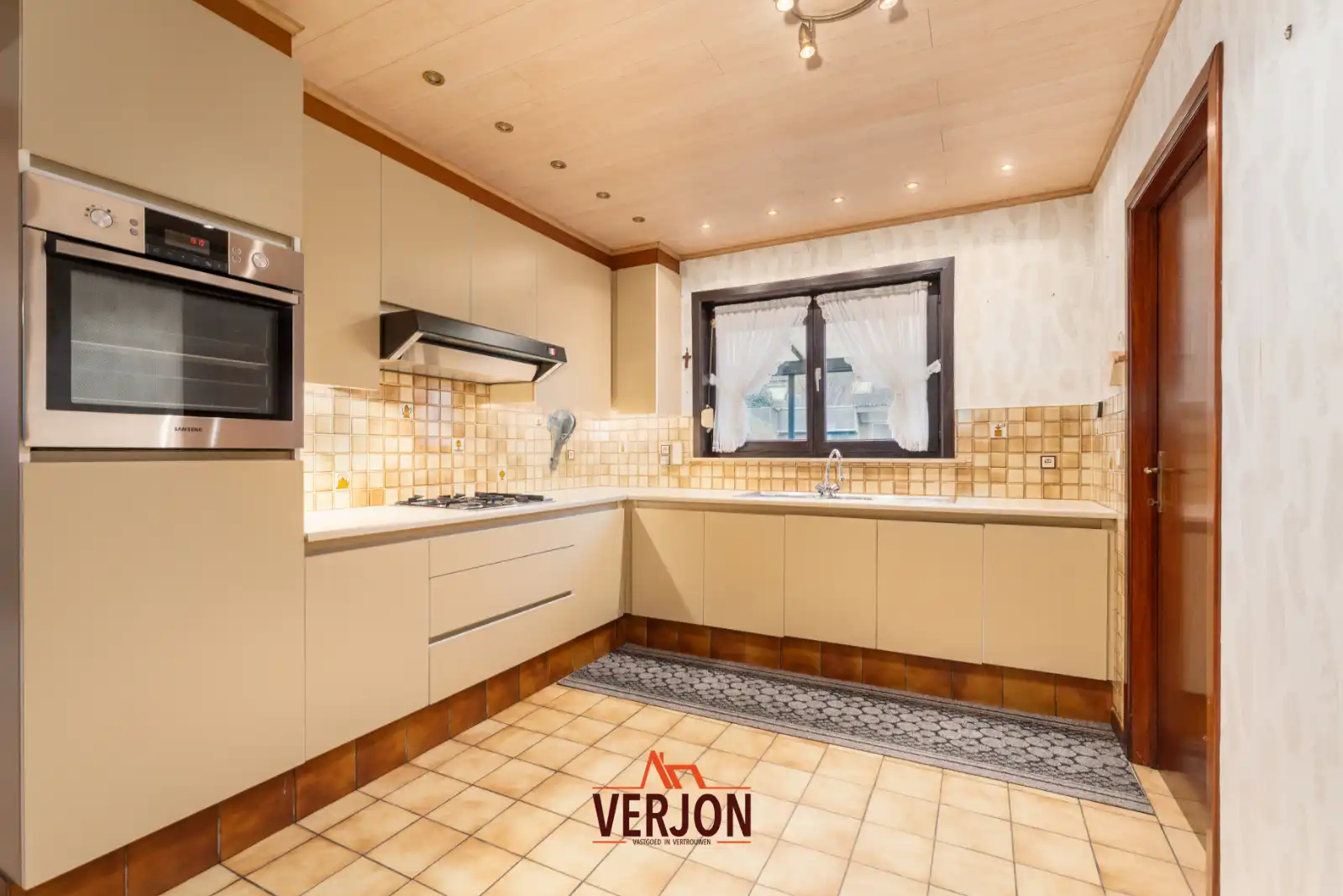 Halfopen bebouwing op wandelafstand van de markt! foto 5