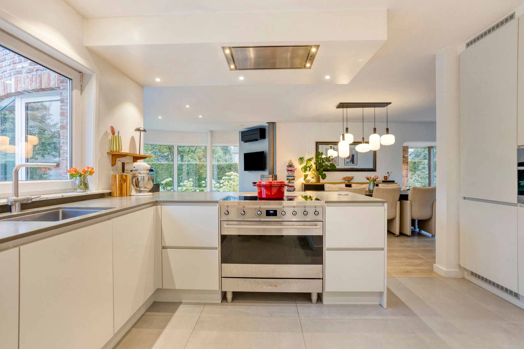 Modern gerenoveerde energiezuinige villa & verwarmd zwembad foto 13