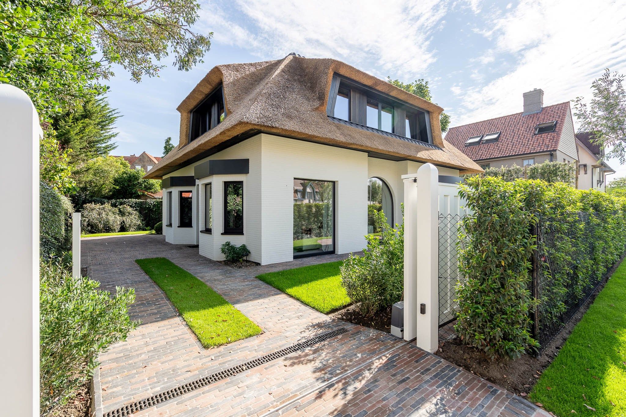 Gerenoveerde villa kortbij de golf van Knokke foto 1