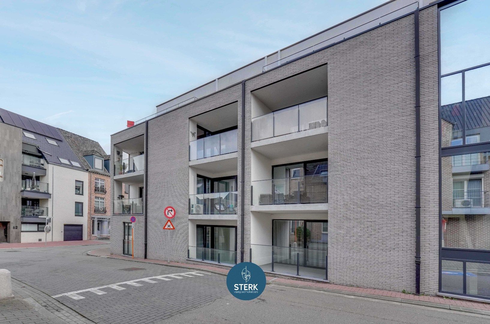 RECENT APPARTEMENT INCLUSIEF PARKING + 2 BERGINGEN IN CENTRUM LANAKEN !  foto 30