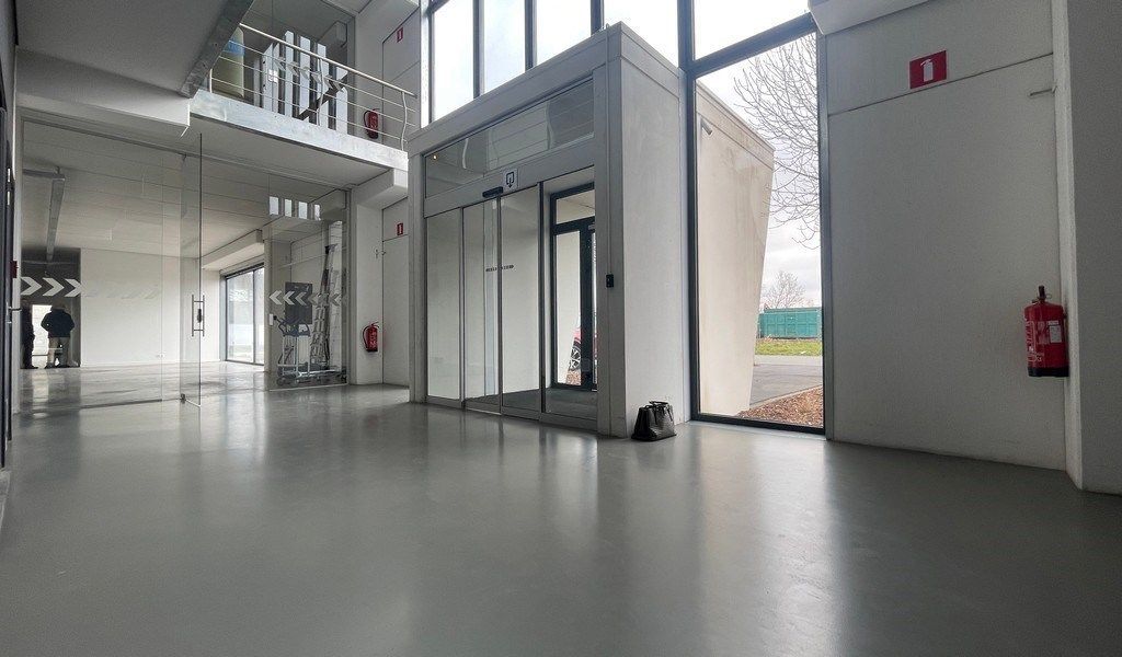 Recent kantoor met groot terras te huur in Kruibeke foto 3