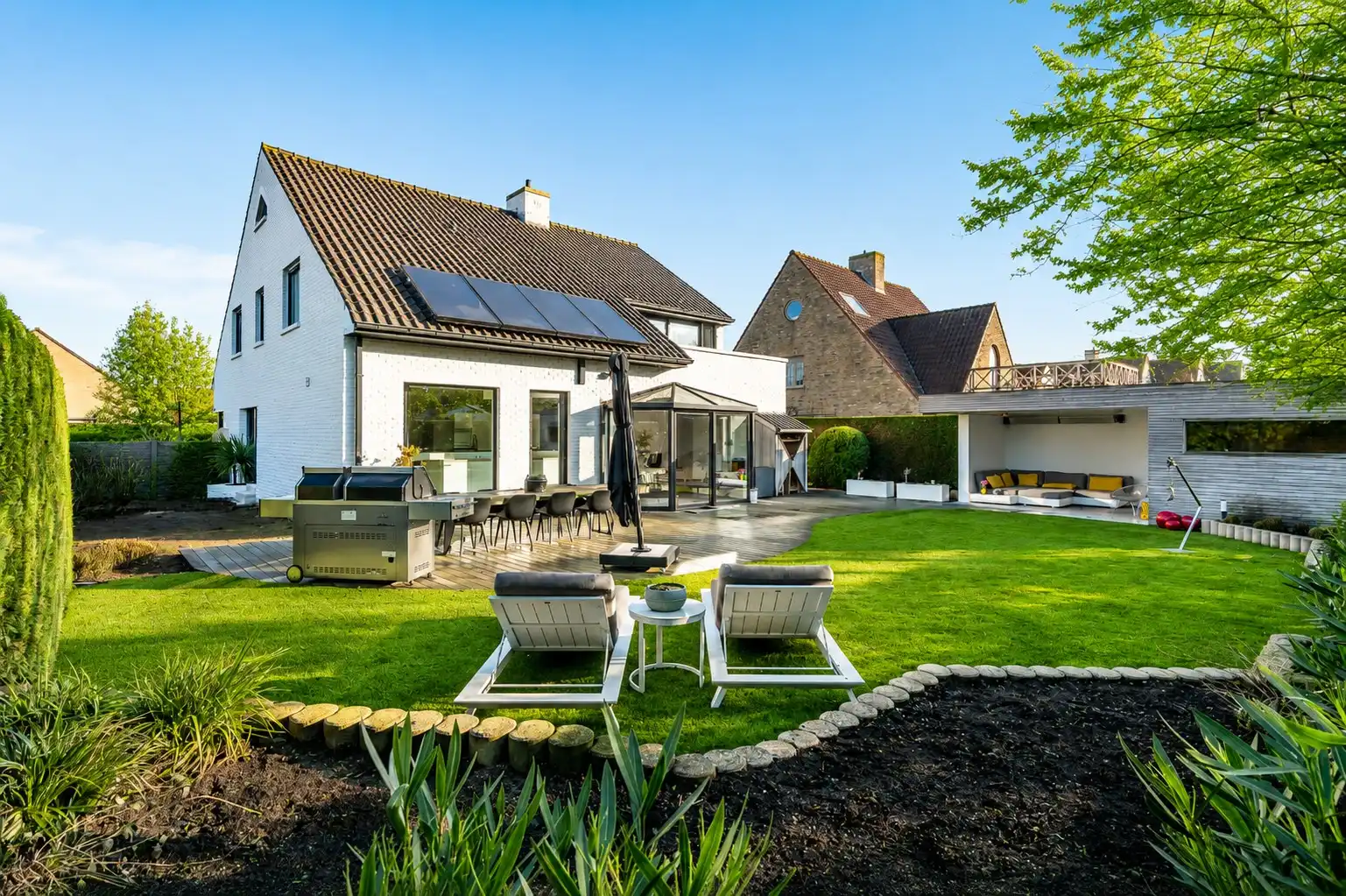 Alleenstaande villa met 4 slaapkamers in een residentiële omgeving. foto 3