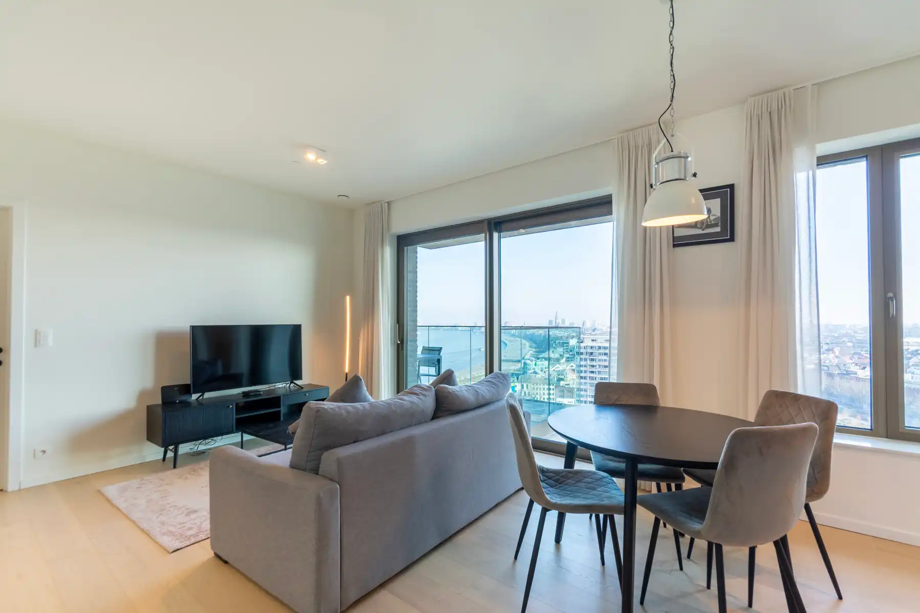 Gemeubeld 2 slaapkamer appt. met zicht op de Schelde foto 3