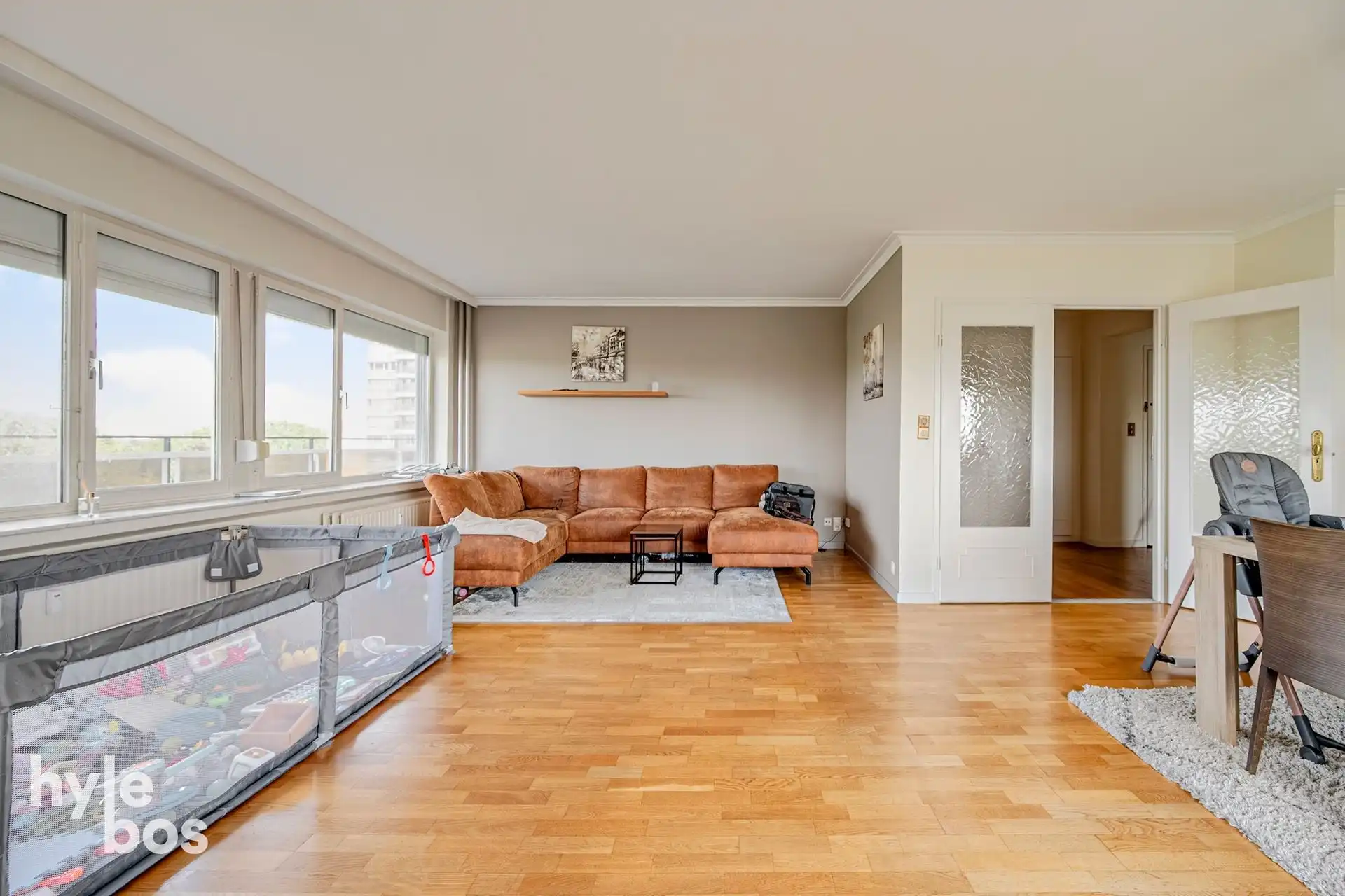 Ruim instapklaar 2 slaapkamer appartement met garage foto 8