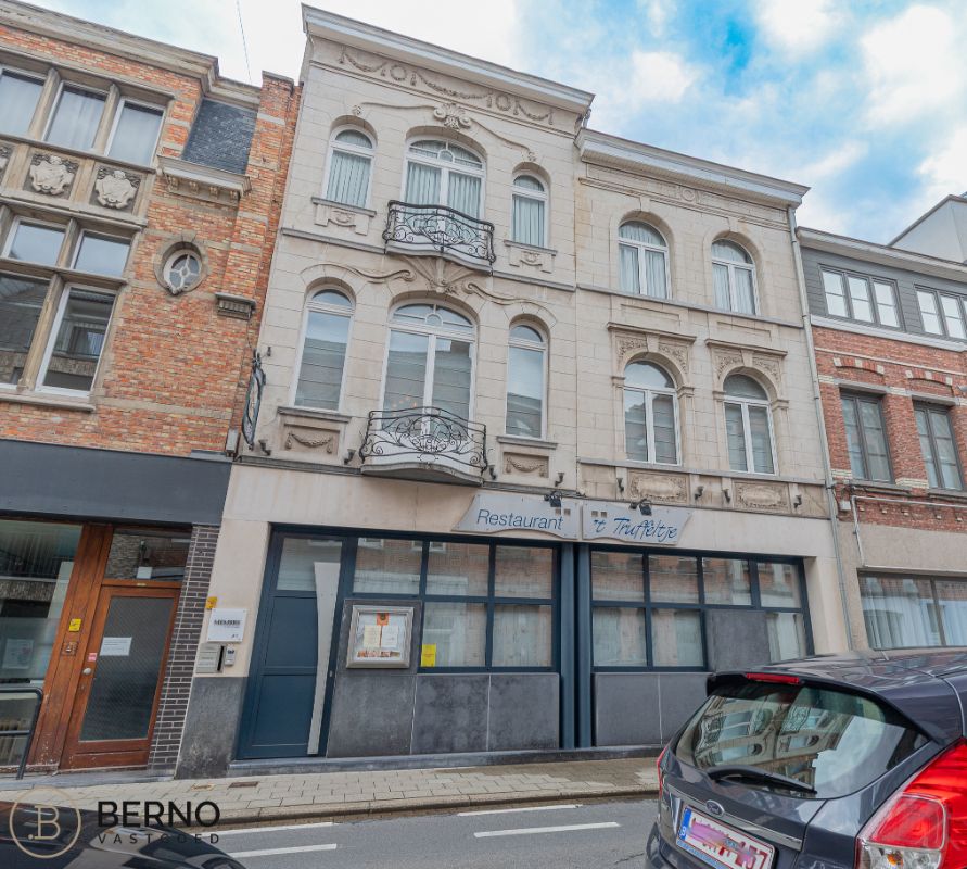 Handelspand met woonst foto {{pictureIndex}}