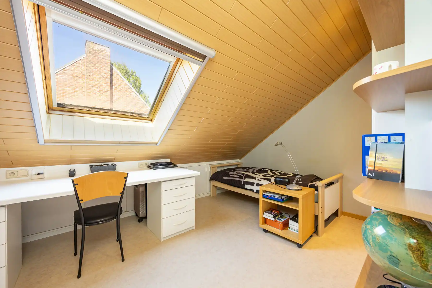 Ruime gezinswoning op een perceel van ca 675 m² in een doodlopende straat. foto 16