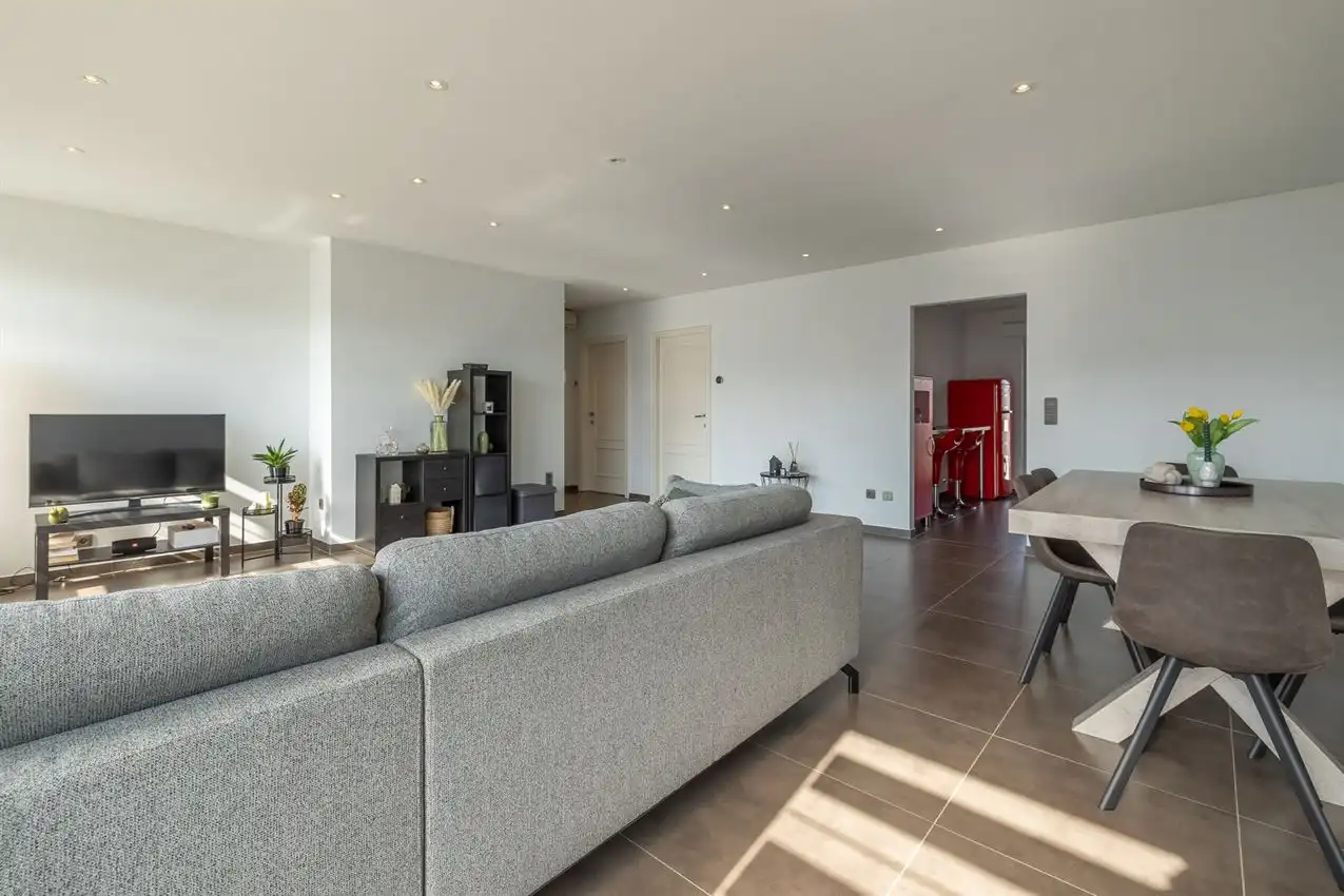 Appartement met twee slaapkamers, terras en autostaanplaats te midden van centrum foto 5