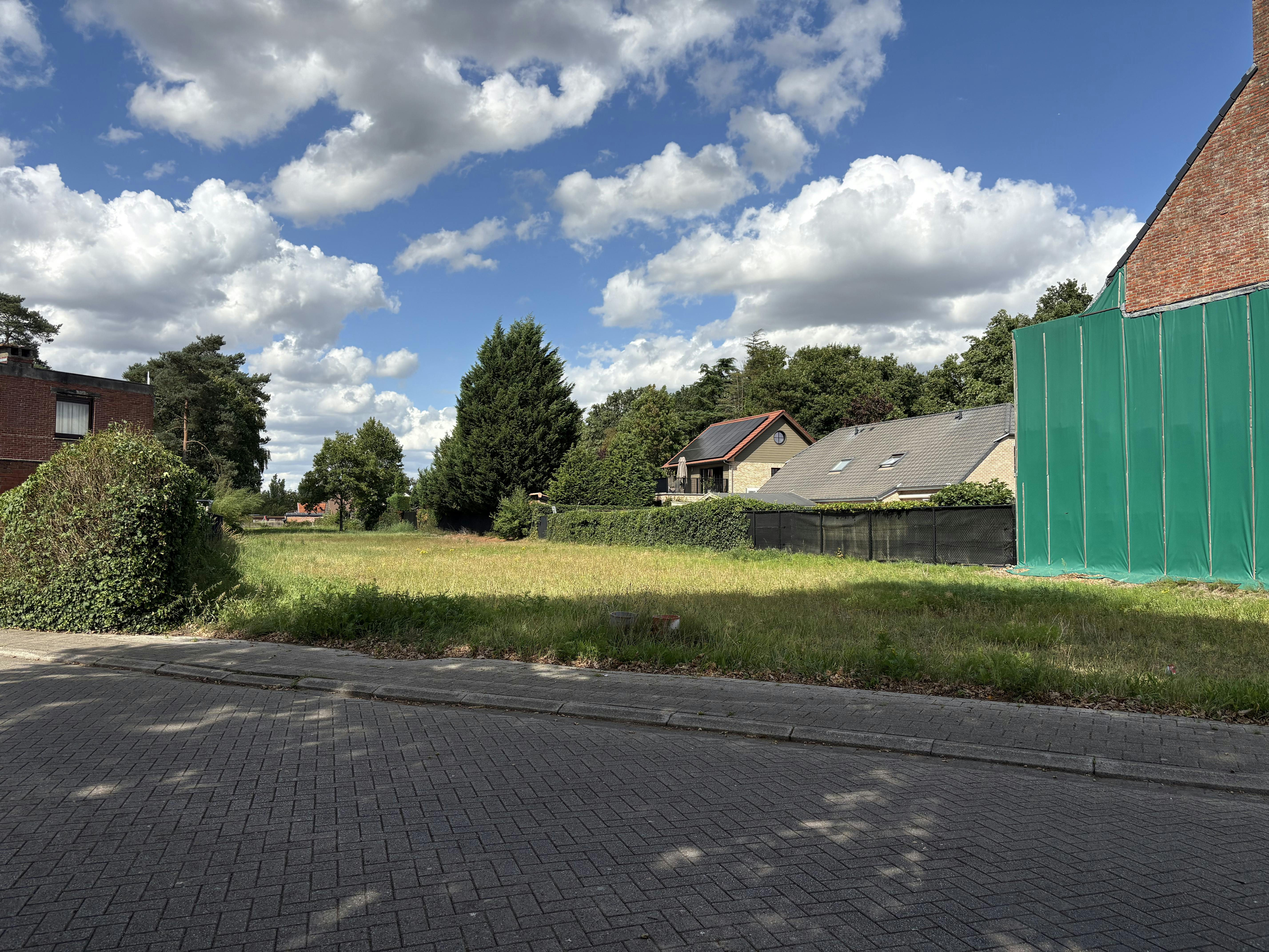 Bouwgrond te koop te Sint-Job-in't-Goor voor HOB! foto {{pictureIndex}}