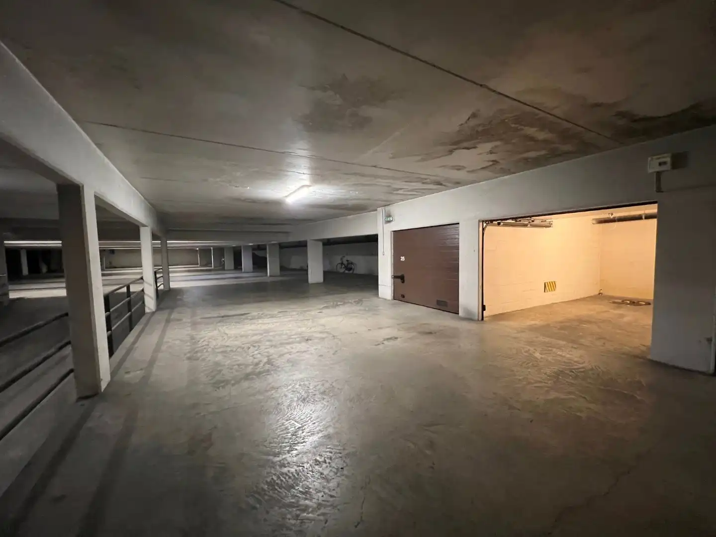 Gemakkelijk toegankelijke garagebox vlakbij het Albertplein. foto 2