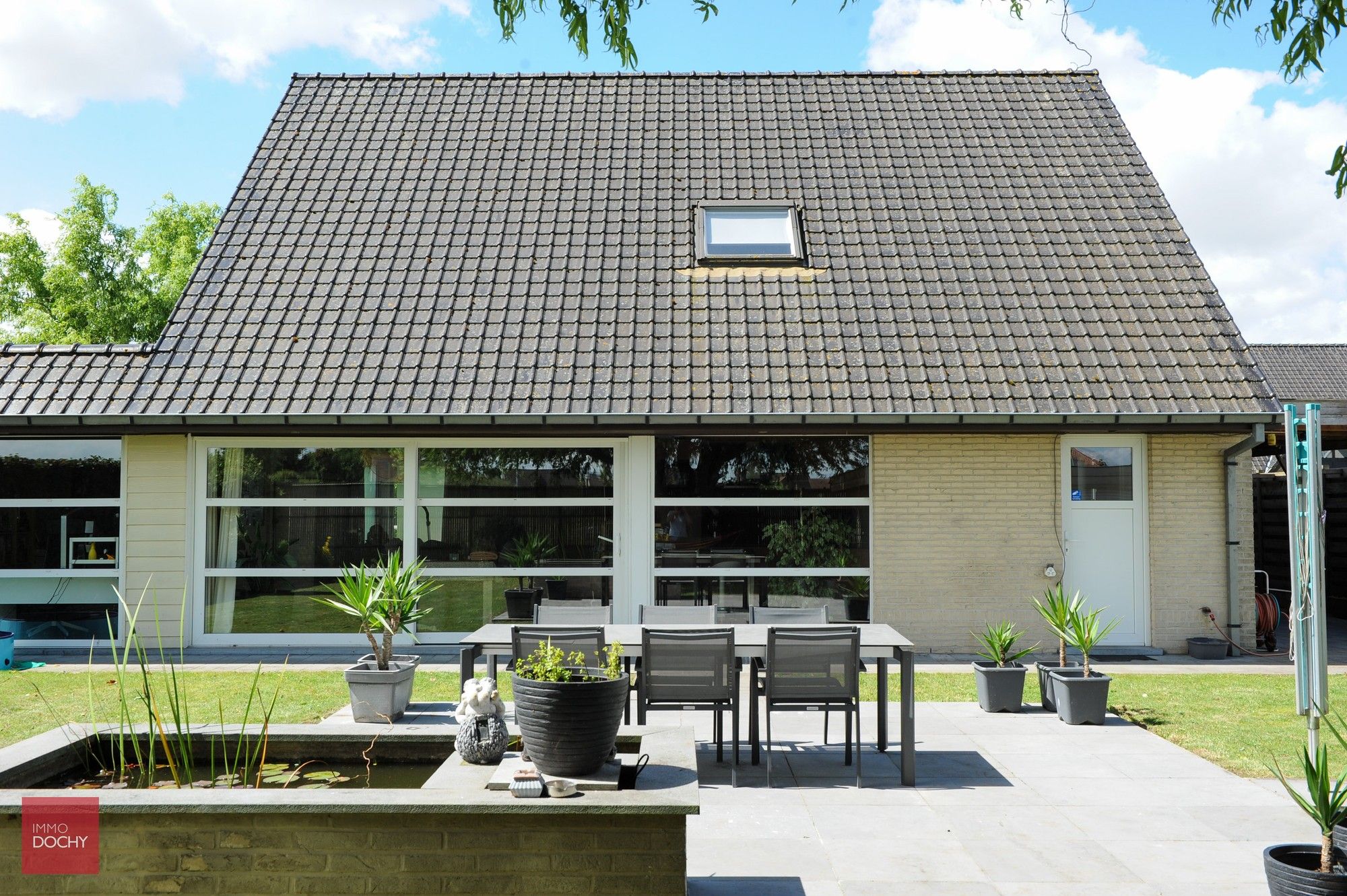 Hedendaagse villa in rustige wijk | Milleniumstraat foto 2