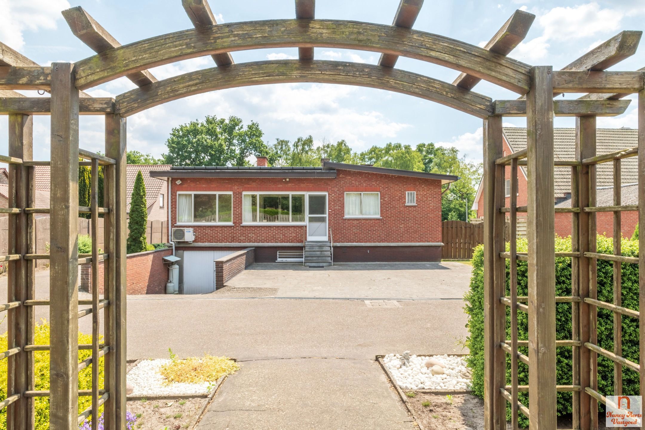 Vrijstaande, goed onderhouden woning op 20 are grond foto 21