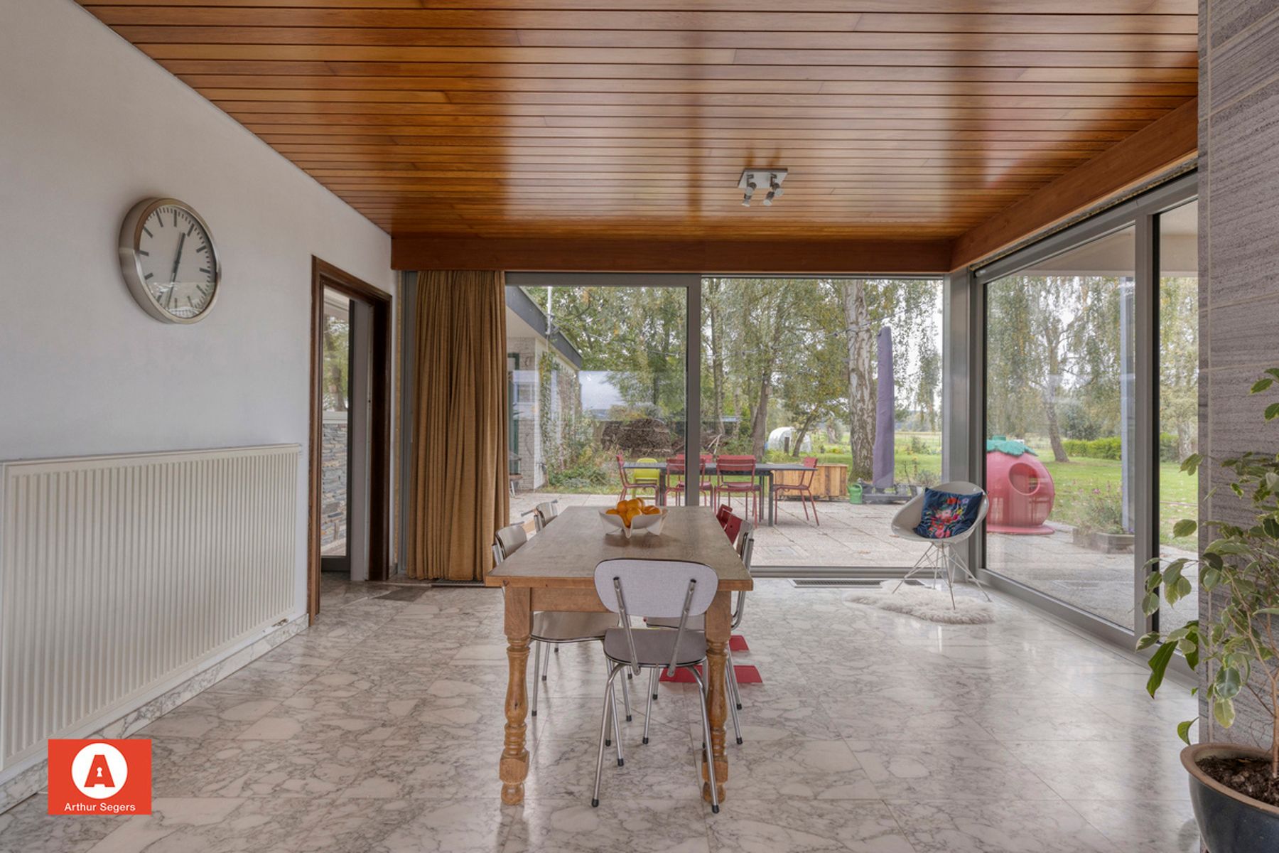 Energiezuinige open bebouwing met 5 slaapkamers en praktijk foto 11