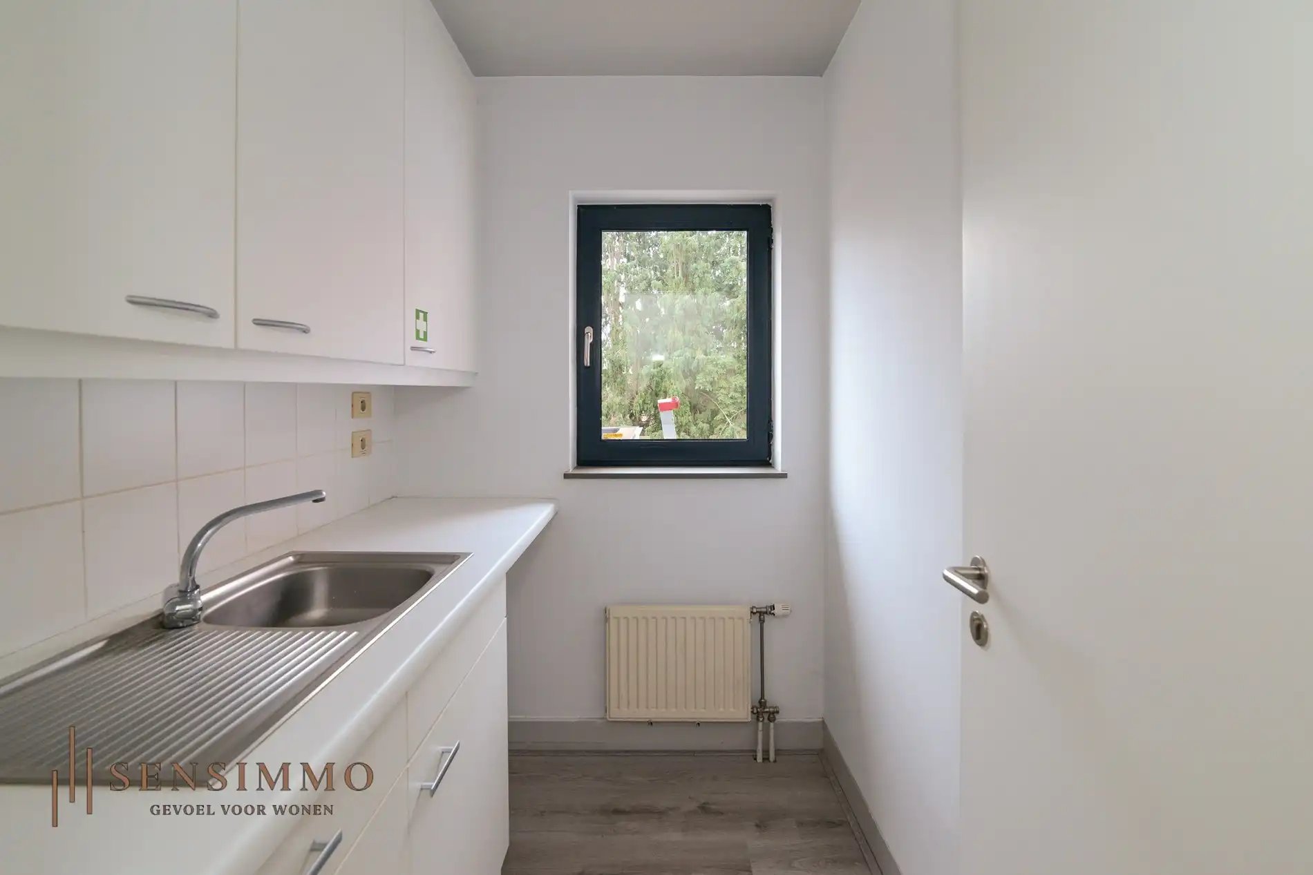 Commerciële handelspand met bovenliggend appartement in hartje Maasmechelen foto 21