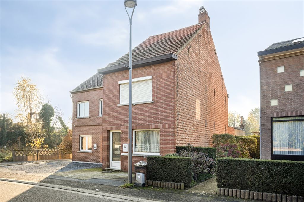 Hoofdfoto van de publicatie: Te renoveren woning op een gunstige locatie