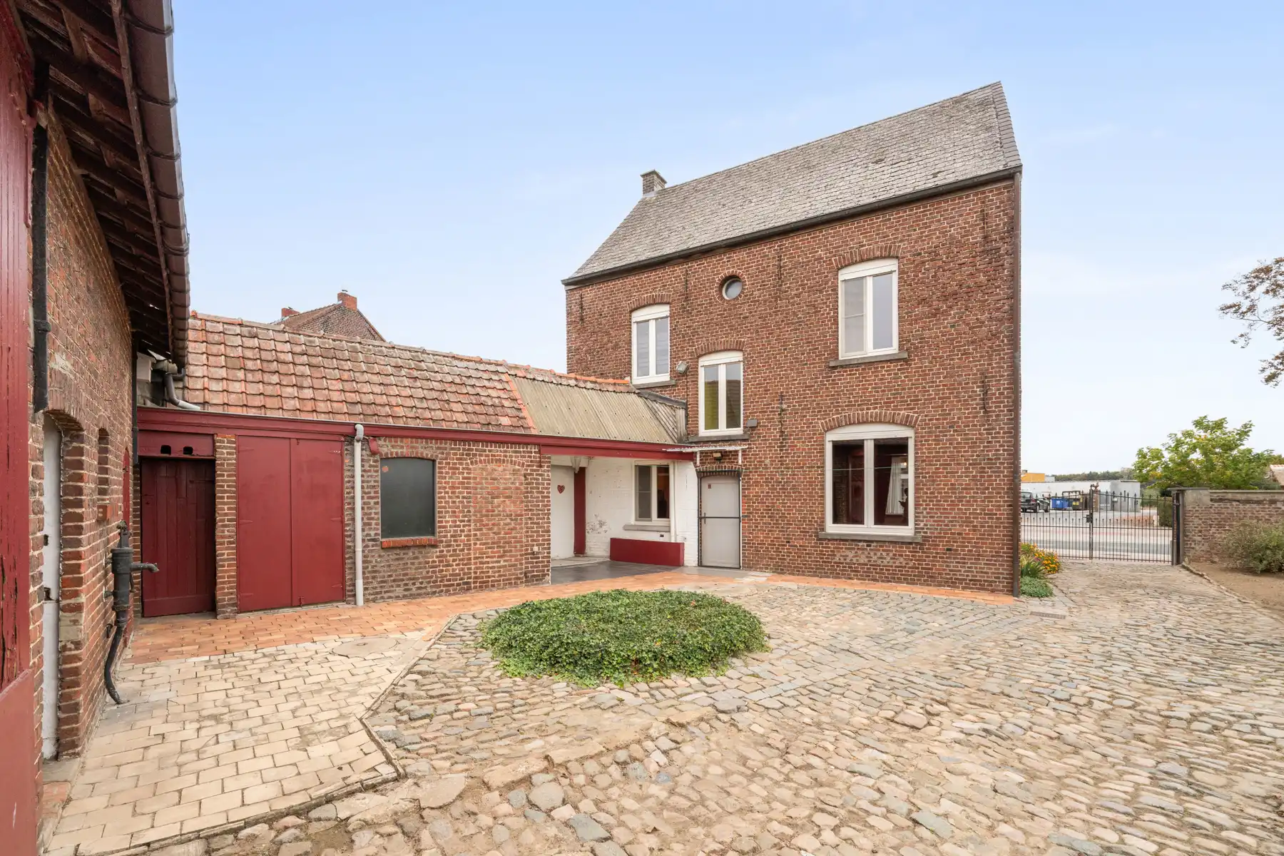 TE KOOP - halfopen bebouwing met 3 slaapkamers en EPC D foto 12