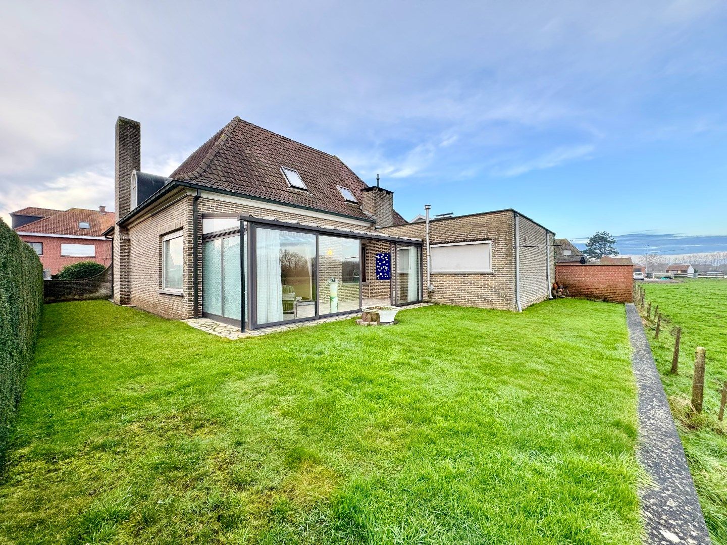 ALLEENSTAANDE VILLA MET 4 SLAAPKAMERS, GARAGE EN TUIN foto 22