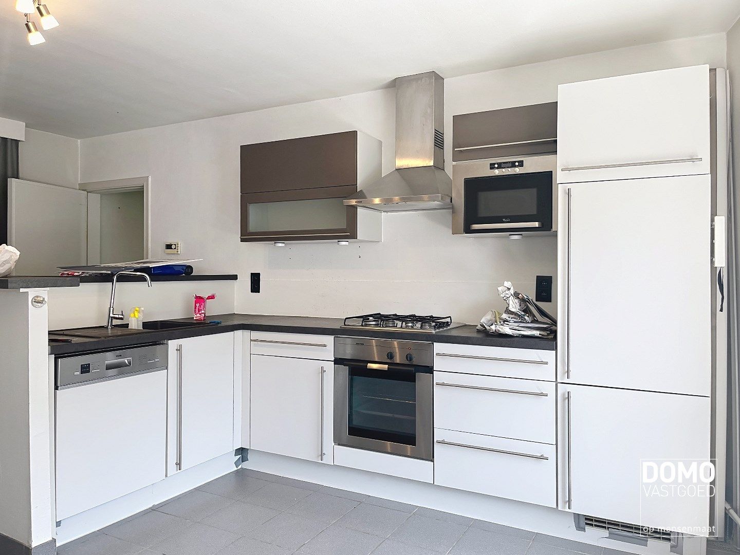 LICHTRIJK APPARTEMENT OP EERSTE VERDIEPING MET INPANDIG TERRAS foto 3