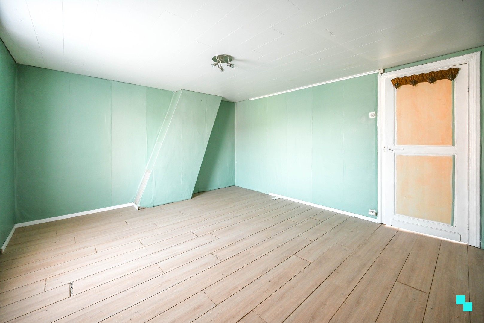 Te renoveren woning te Wielsbeke foto 12