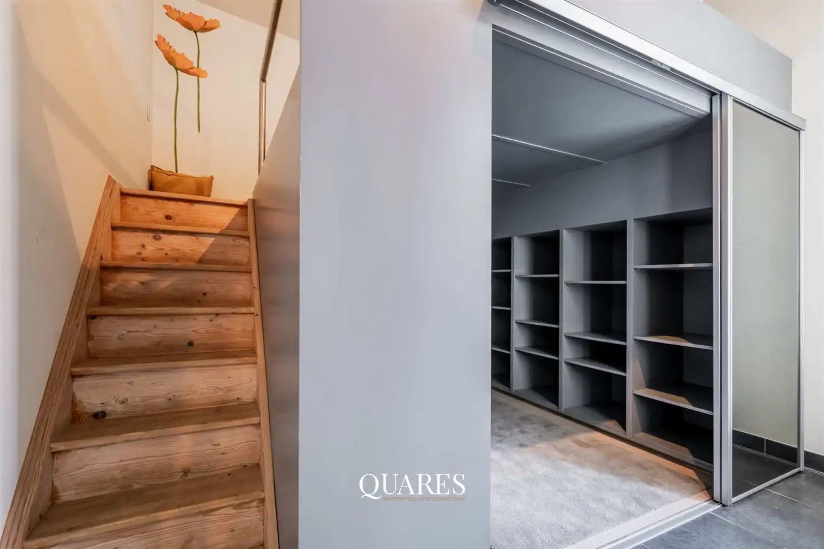 Instapklaar app. met terras in historisch centrum foto 11