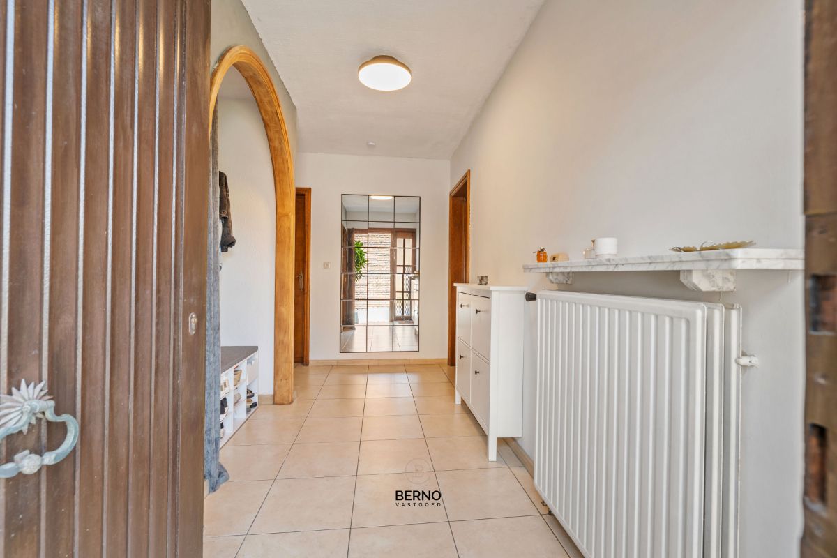 Instapklare gelijkvloerse woning op 1128 m² – 3 slaapkamers, ruime tuin én garage. foto 2