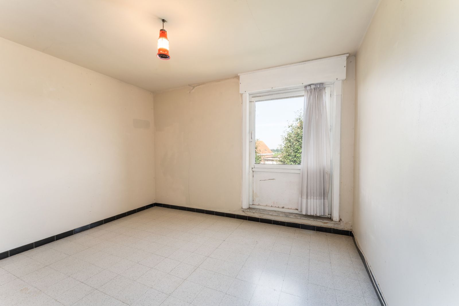 Ruime gezinswoning op 737 m² met 6 slaapkamers! foto 12