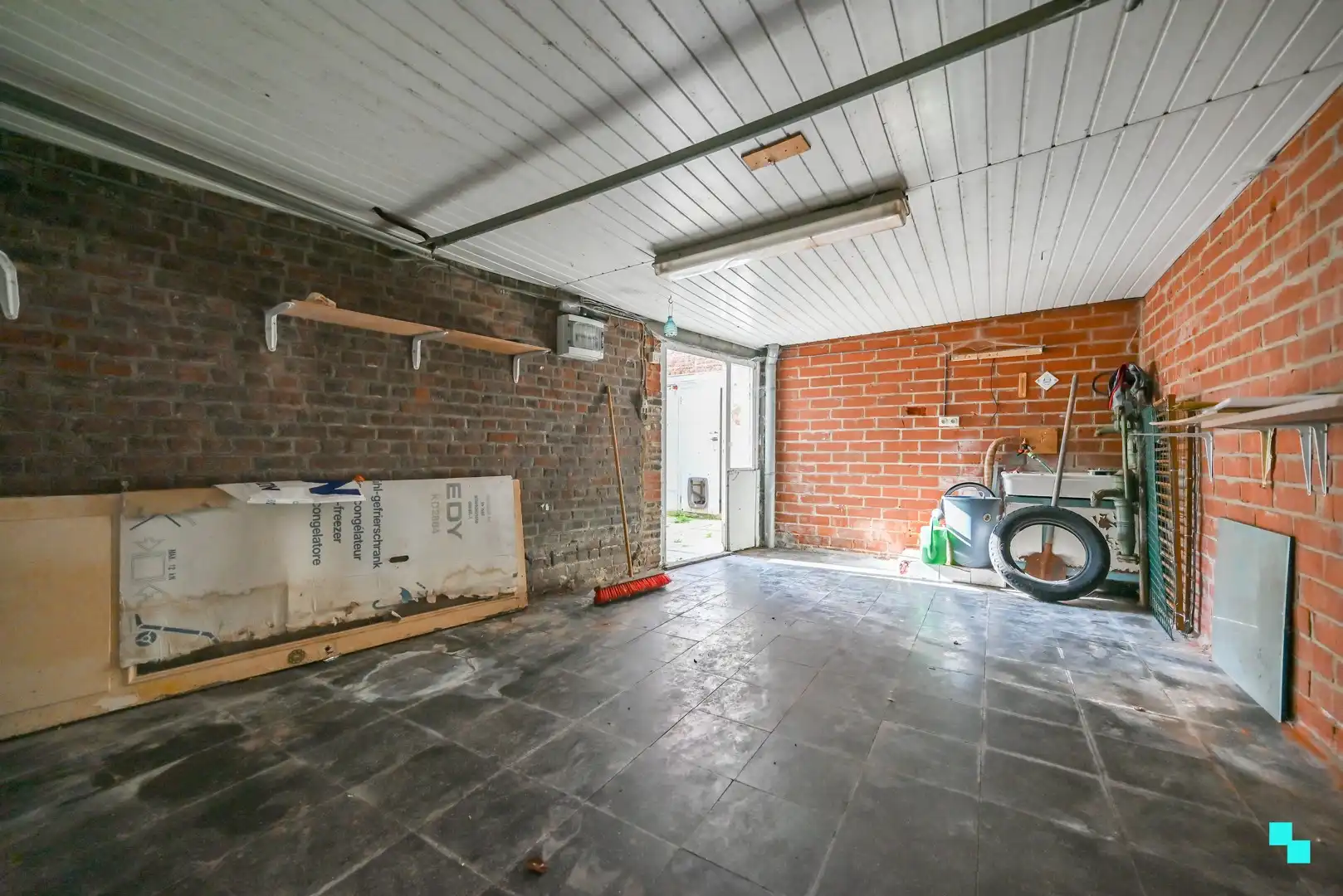 Te renoveren ééngezinswoning met garage te Izegem foto 15