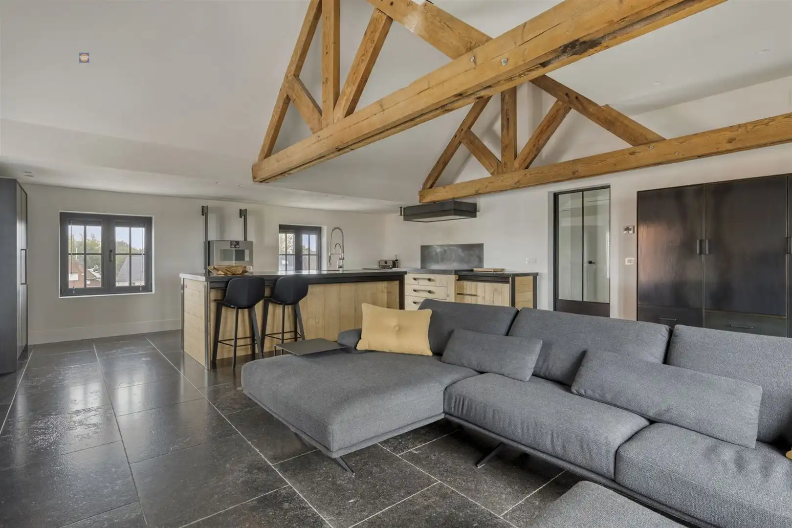 Unieke, Instapklare Loft van 125 m² ! foto 3