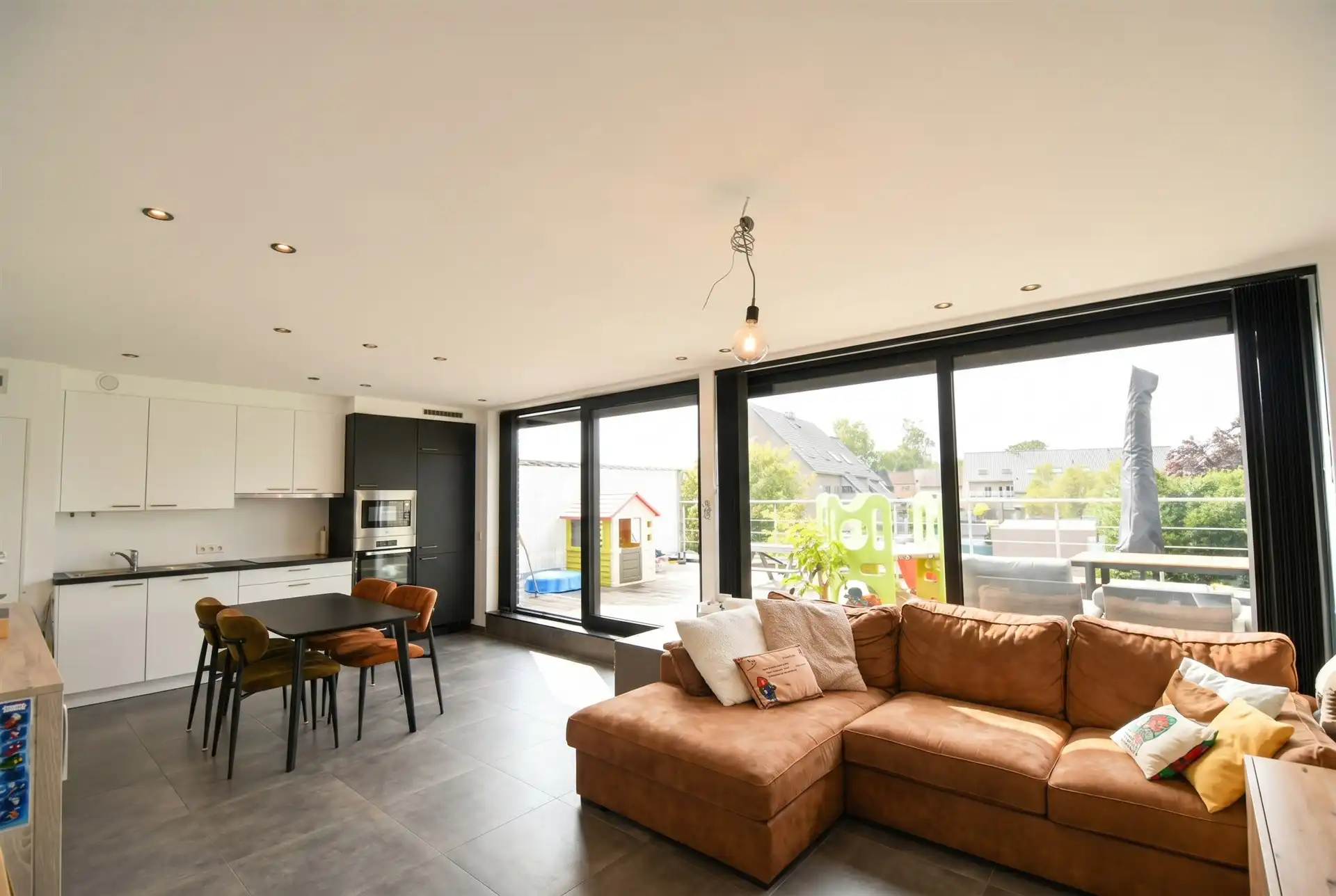 Duplex appartement met twee slaapkamers in Hamme  foto {{pictureIndex}}