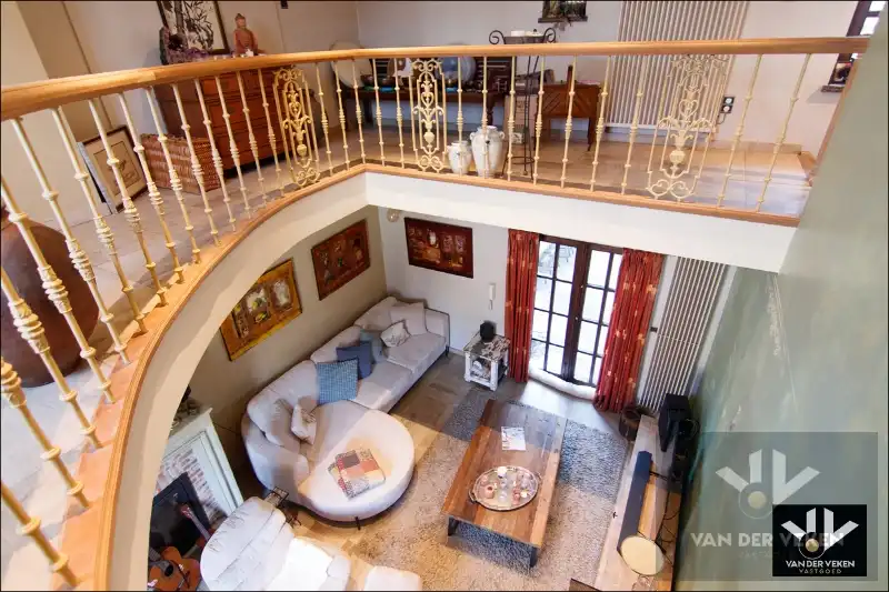 Volledig gerenoveerde, instapklare hoeve met authentieke elementen en sfeer in het hart van Haspengouw - een charmante woning én een ideale locatie om uw evenementenlocatie, B&B, kantoor, ... te vestigen! foto 12