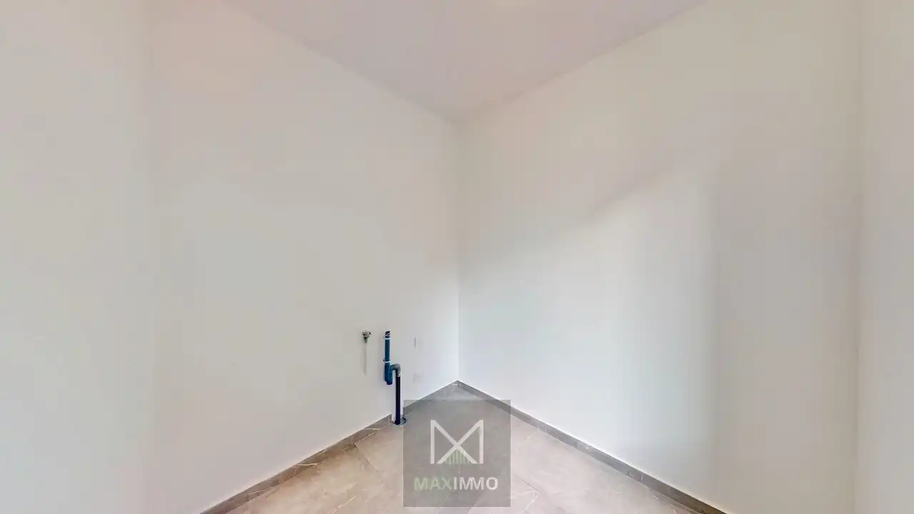 Totaal gerenoveerde woning met garage in het centrum van Lauwe foto 7