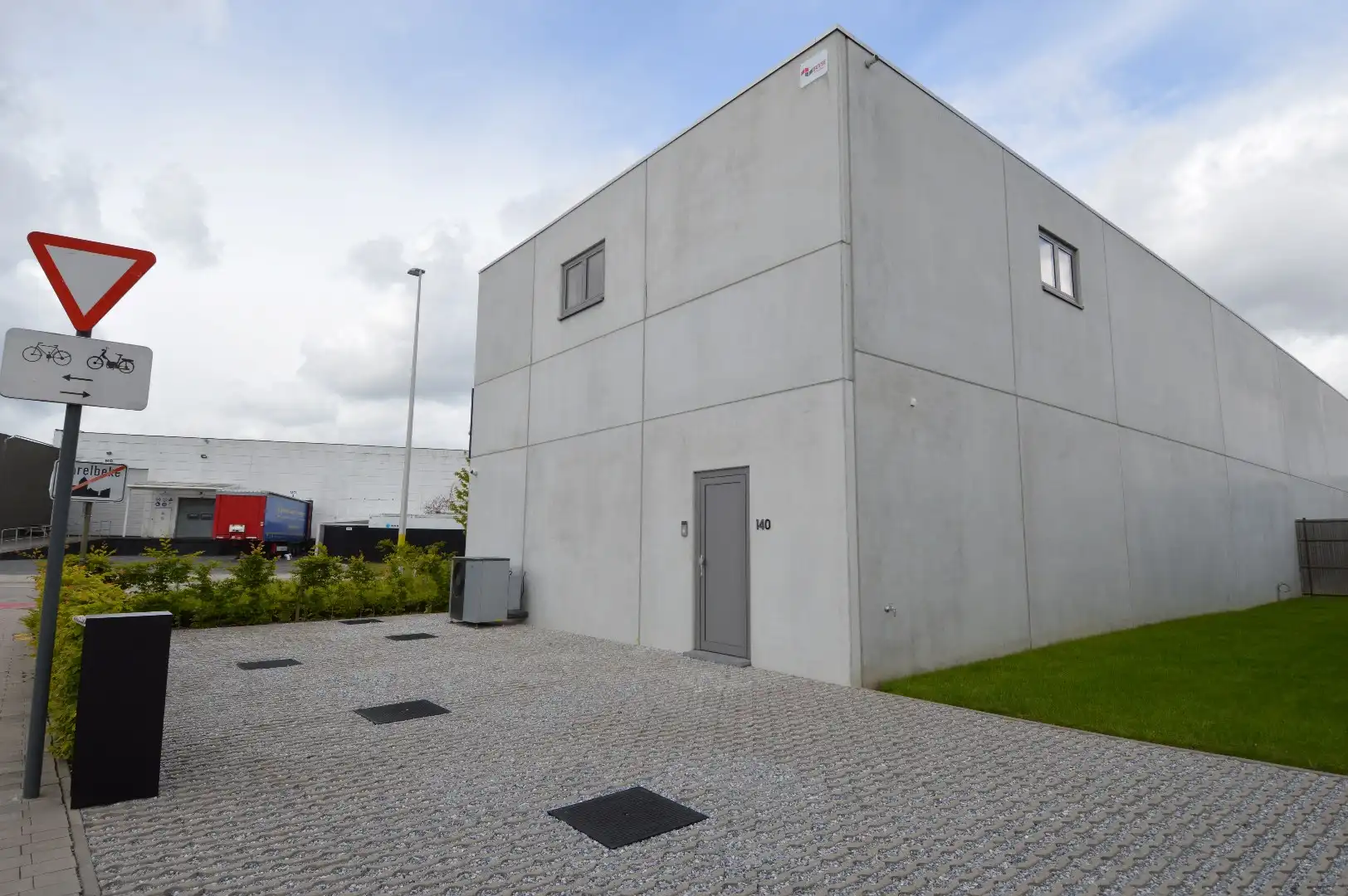 Nieuwbouw appartement met tuin en oprit in Harelbeke foto 12