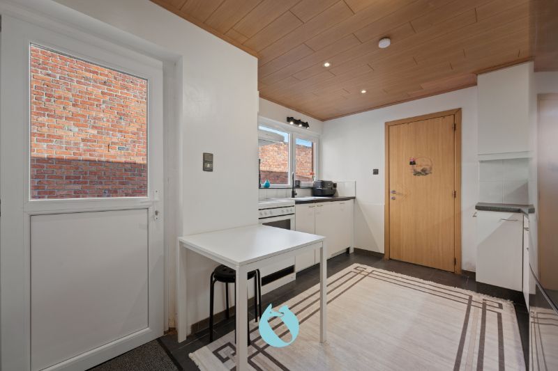 Rustig gelegen starterswoning met grote tuin foto 7