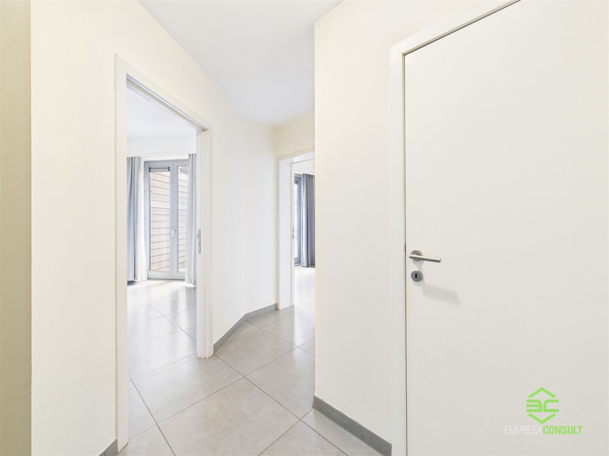 Interessant opbrengsteigendom met 4 app in het centrum! foto 9