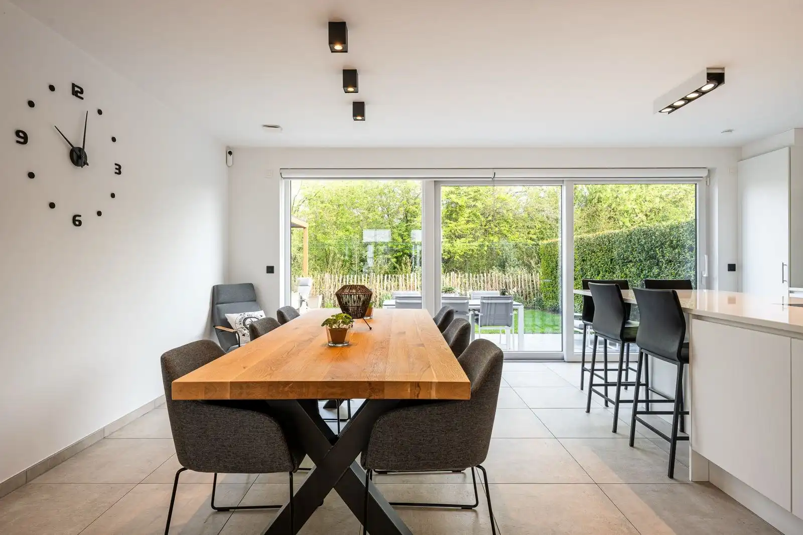 Recente woning met parking en tuin te Moerkerke-Damme foto 5