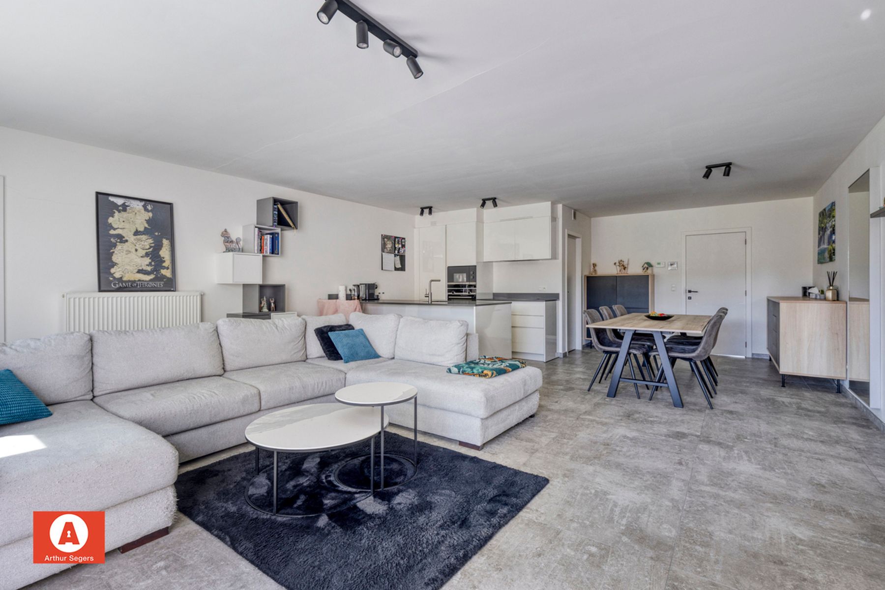 Gelijkvloers appartement met tuin (Z) en 2 staanplaatsen foto {{pictureIndex}}