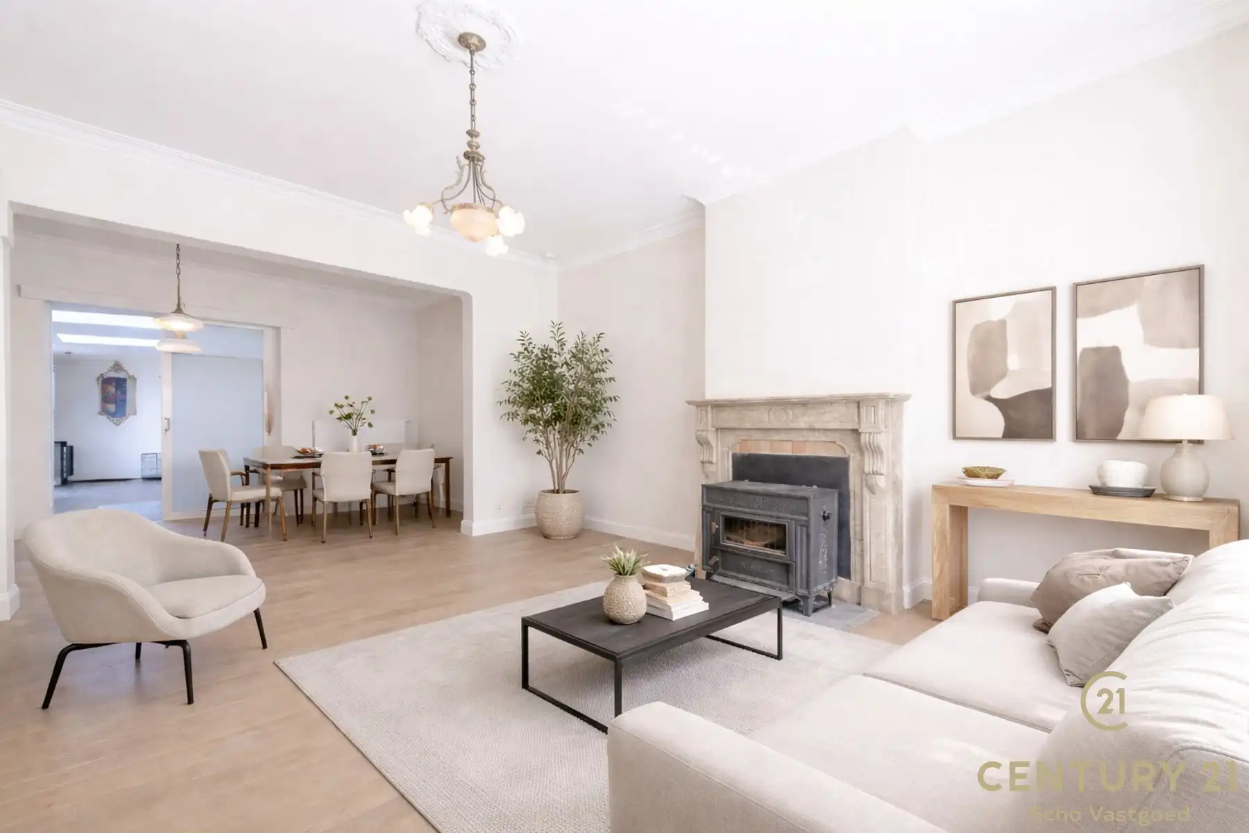 Woning met 4+ slpk., 2 badk. en garagebox in Oud-Turnhout foto {{pictureIndex}}