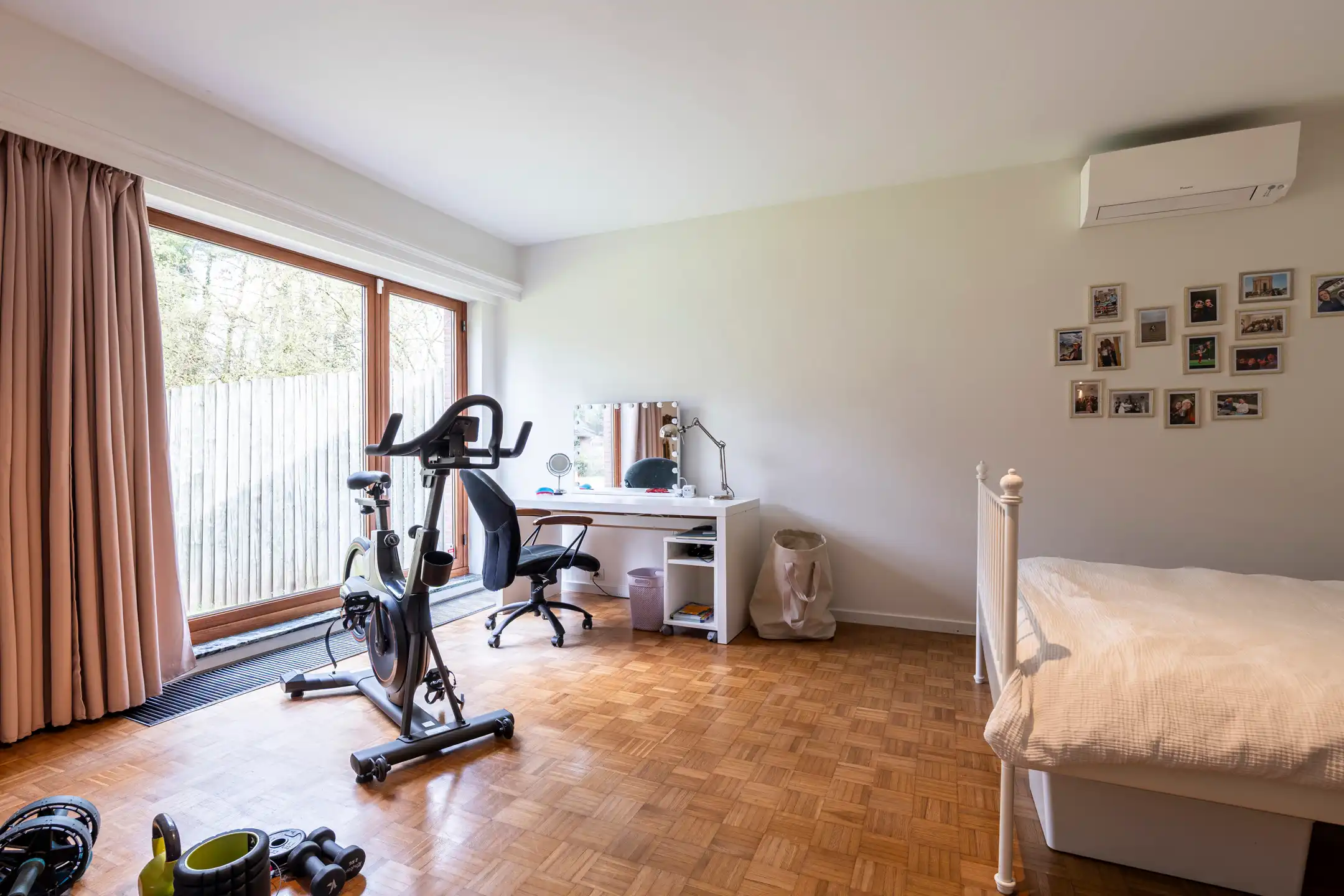 Ruime, recent gerenoveerde villa met 5 slpks op 2.430 m² foto 14