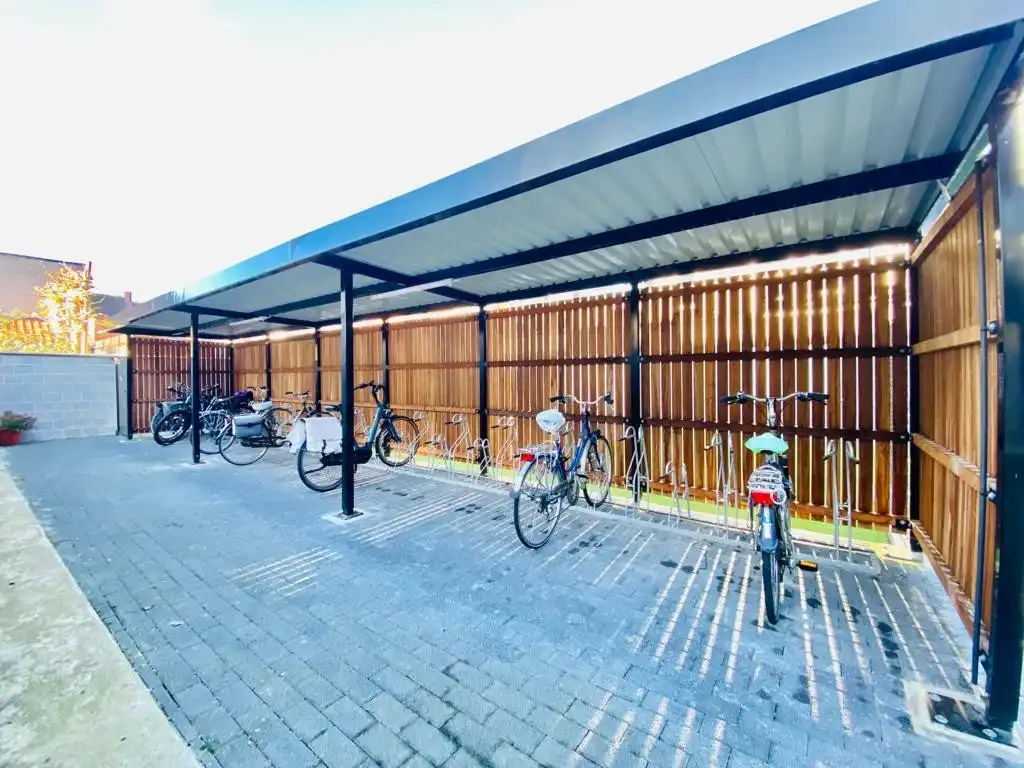 Appartement met 1 slaapkamer, terras met tuin en autostaanplaats foto 12