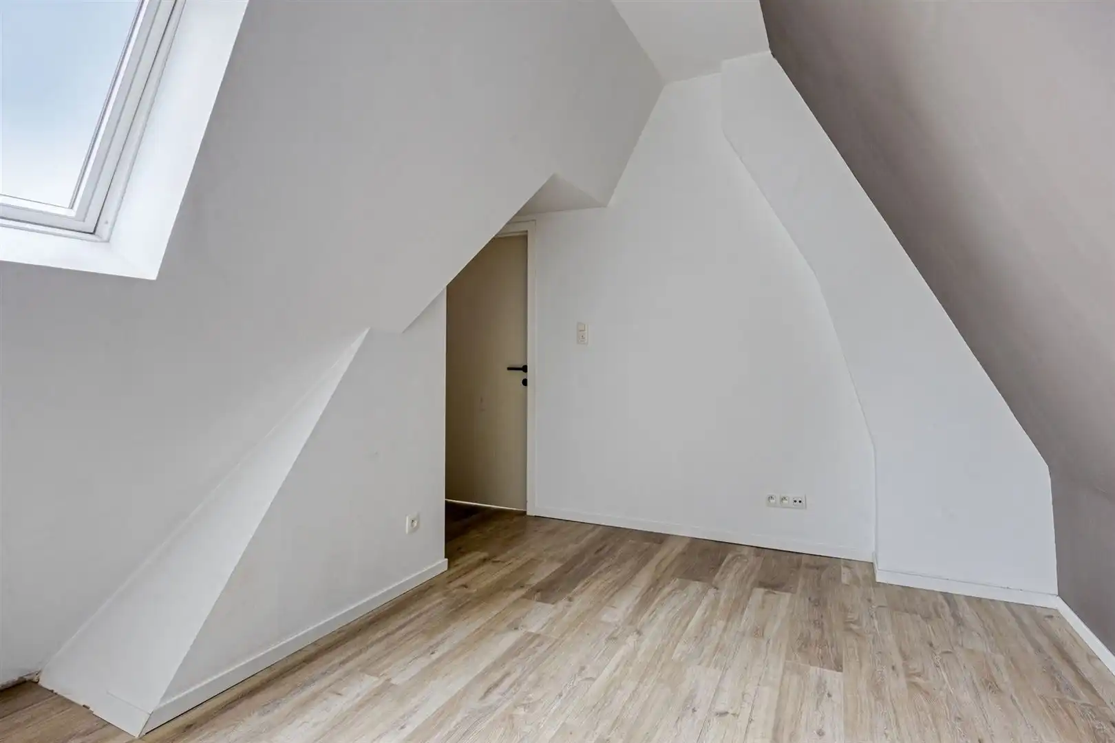 TE KOOP: Ruime gezinswoning met 4 slaapkamers op centrale ligging in Houthalen! foto 25