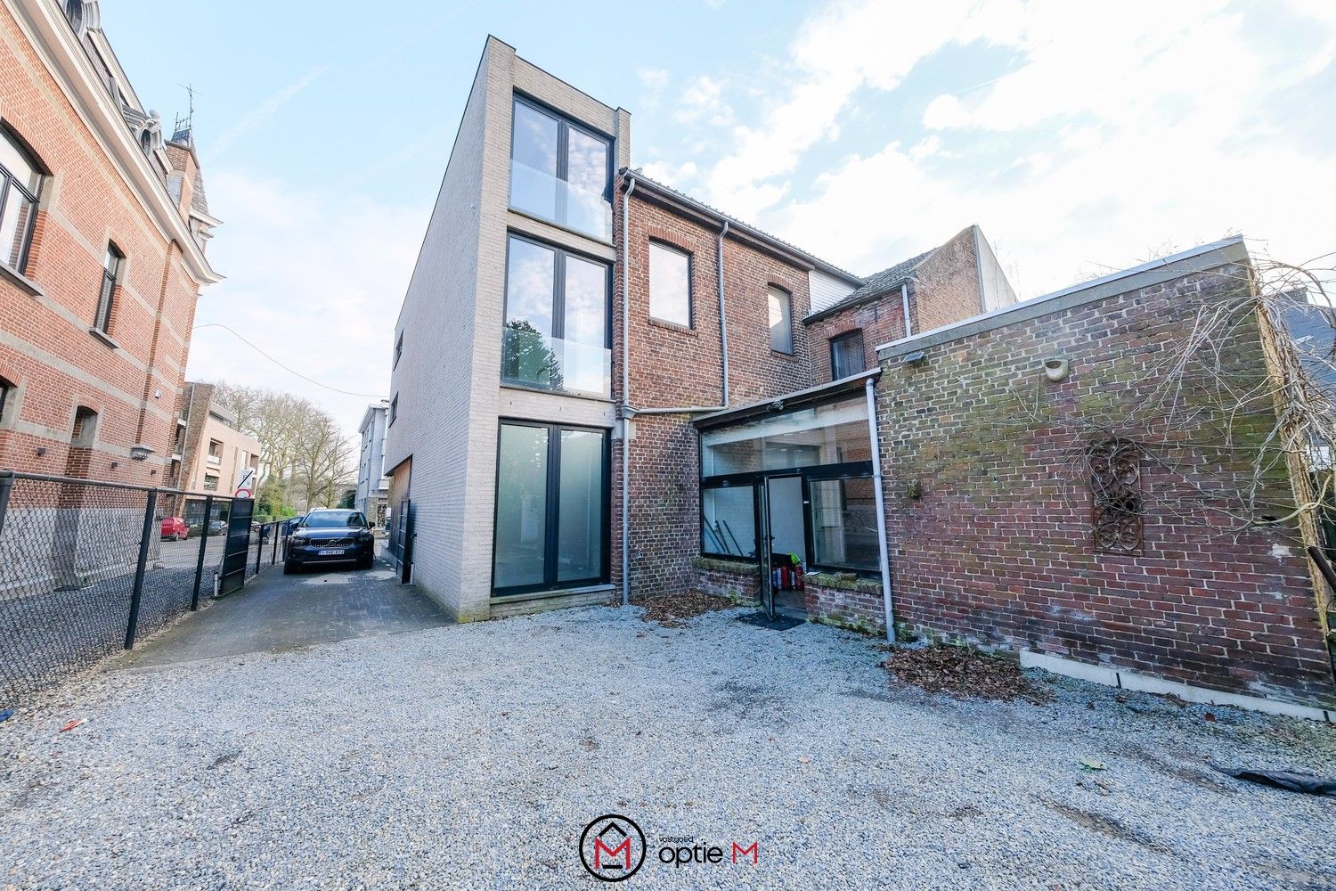 Ruim en authentiek kantoorgebouw op toplocatie in Bilzen foto 3