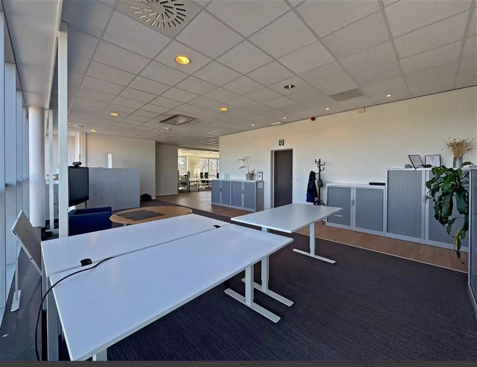 Kantoorgebouw aan de Watersportbaan foto 3