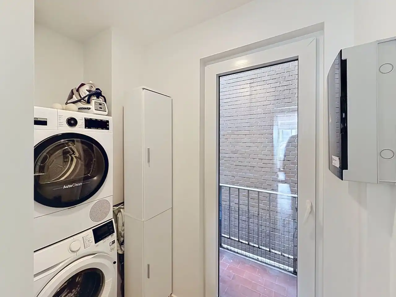 Compleet en smaakvol gerenoveerd één slaapkamer appartement met open zicht op de Graaf d'Ursellaan foto 9