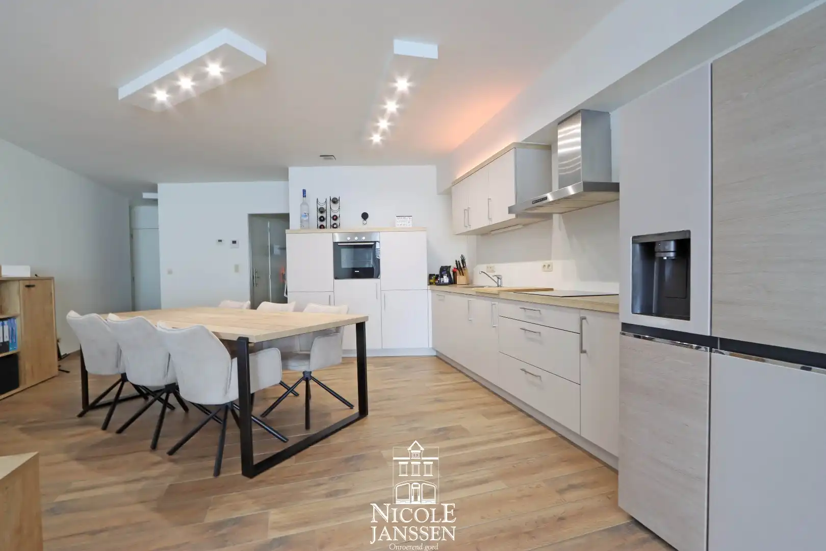 Mooi, gelijkvloers appartement met terras en tuin foto 8