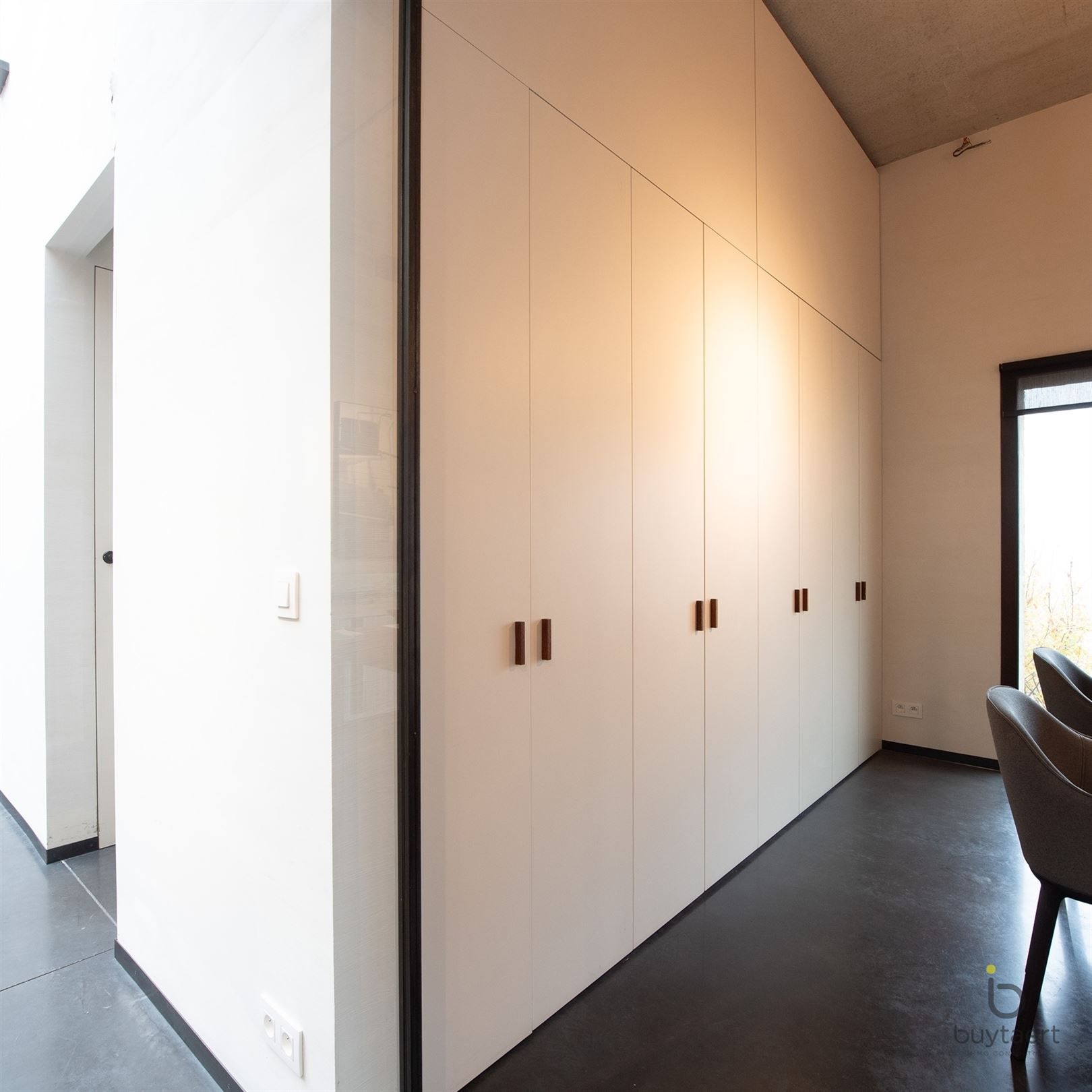 RUIM EN LICHTRIJK WONEN OP DE BOVENSTE VERDIEPING OP DE KANAALSITE VAN AXEL VERVOORDT foto 14