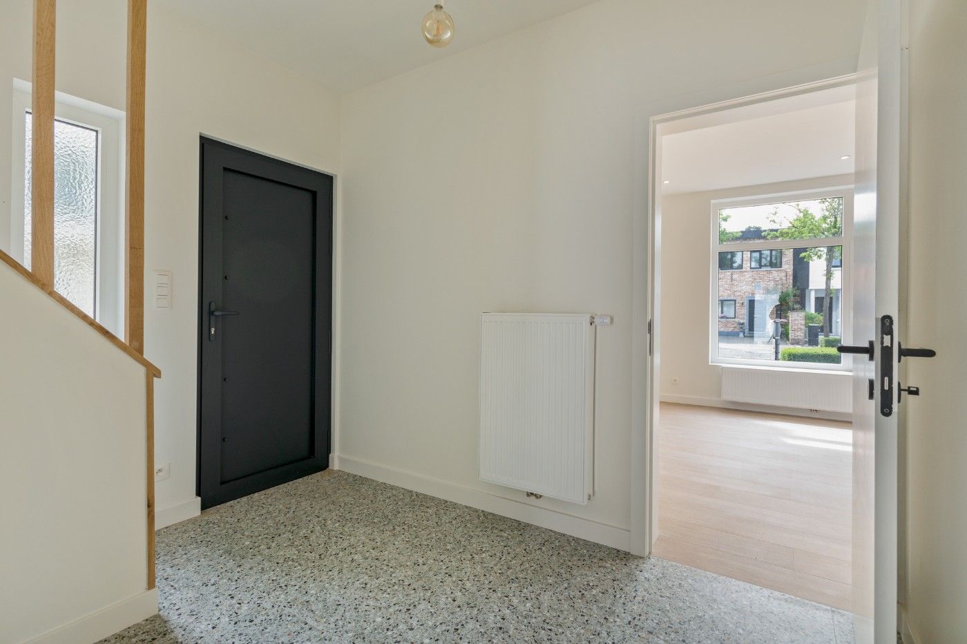Volledig gerenoveerde, instapklare woning met 3 slpk., tuintje en garage foto 12