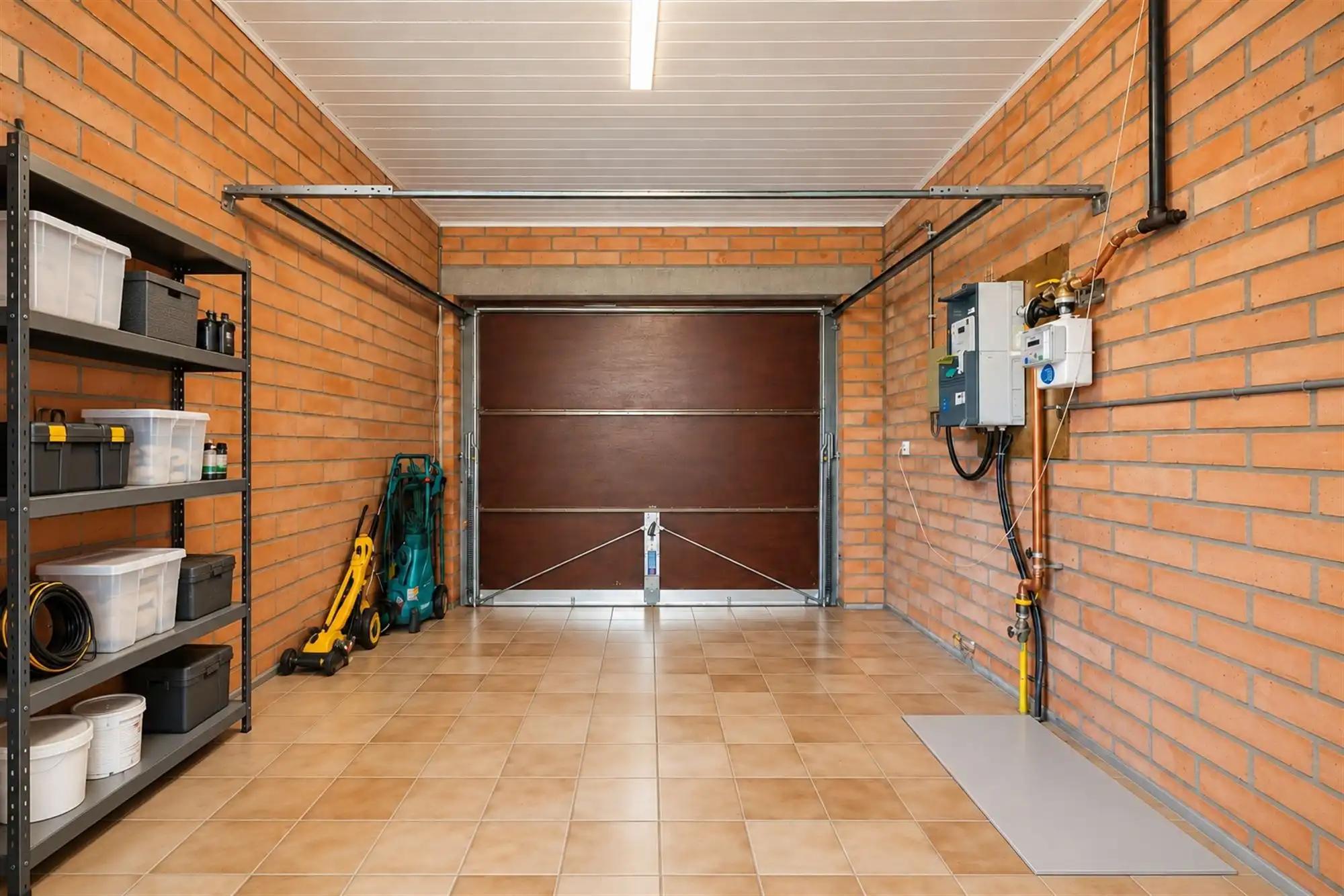 Ruime gelijkvloerse villa met garage en grote tuin foto 28