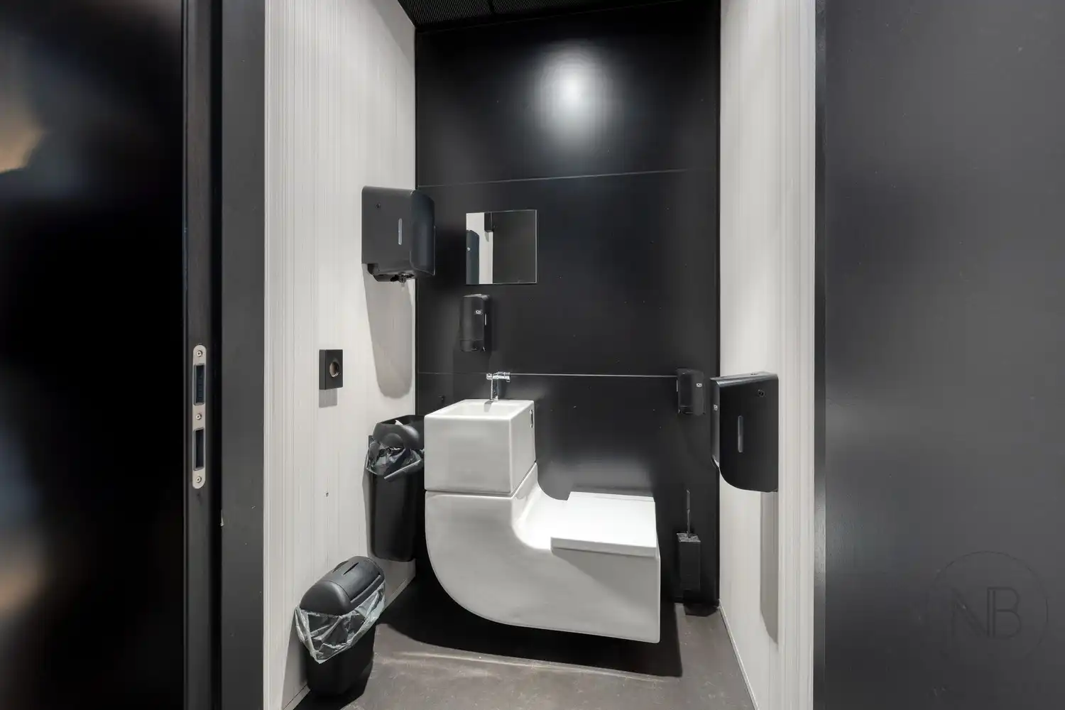 Instapklaar bedrijfsruimte van ca. 420 m² in het Botta-gebouw foto 20