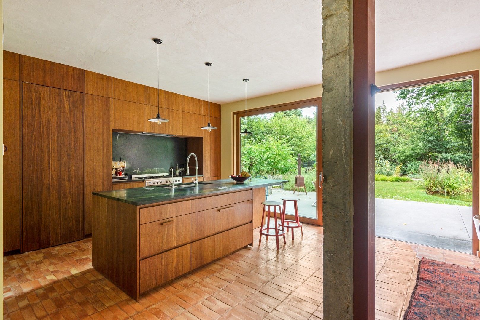 Stijlvolle, vrijstaande villa met zonnige tuin en zwemvijver foto 4