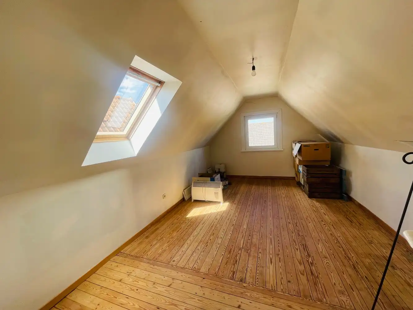 Assebroek, RUIME LICHTRIJKE INSTAPKLARE WONING met GROTE TUIN met  UITWEG+ OPRIT , mogelijkheid garage te bouwen,3 SLAAPKAMERS, Badkamer en douchekamer. foto 17